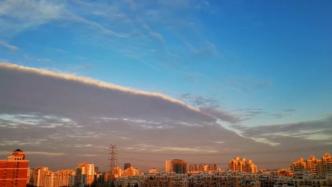 上海清晨现“双色天空”，预计未来一周天气晴好