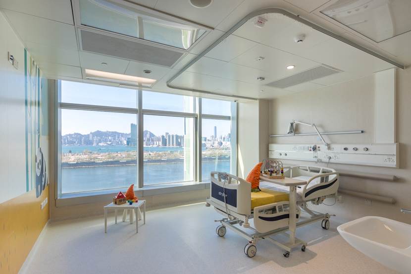 香港儿童医院的病房,从这里可以看到香港最好的海景视觉效果.
