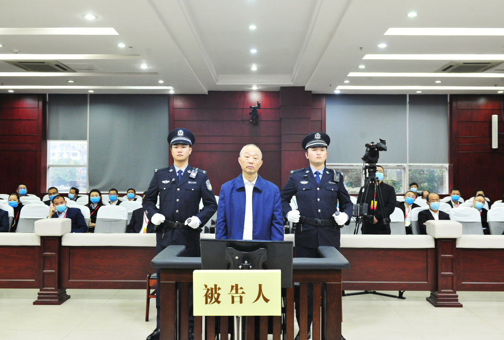 四川省联社原副主任王挺受贿1698万元，一审被判11年半