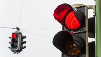 因疫情防控需要，今起江西铅山县红绿灯统一调整至红灯