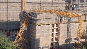 上海杨浦一在建项目工地发生塔吊倾倒，致1死2伤