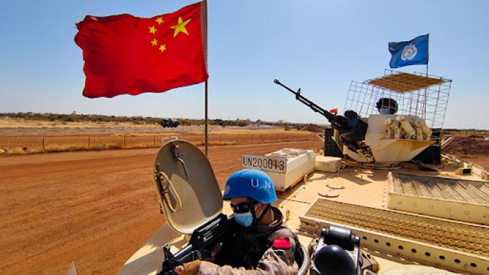 中国蓝盔高效完成靶场清理任务