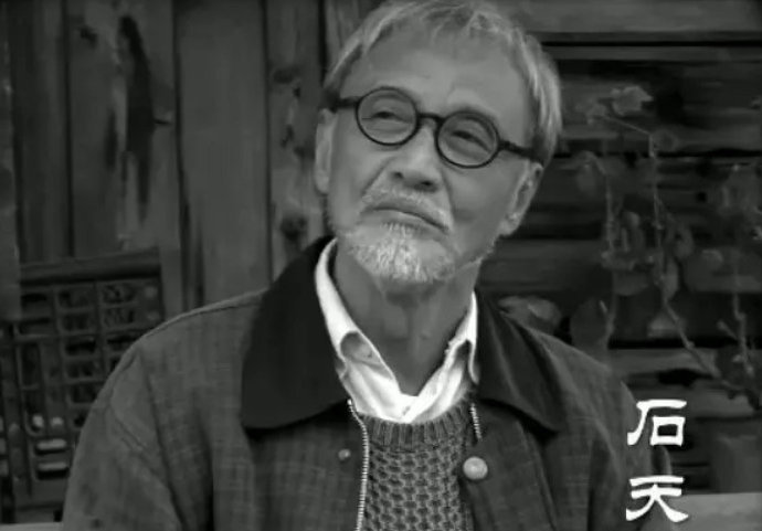 石天石天,原名刘伟诚,1950年10月17日生于北京,他