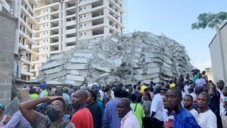 尼日利亚一在建高楼倒塌已致7死，事发时或有百余人在施工