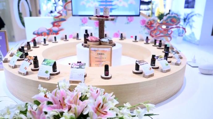 “云游”進(jìn)博丨精油展商致敬敦煌文化:這是一個(gè)很大的展示舞臺(tái)