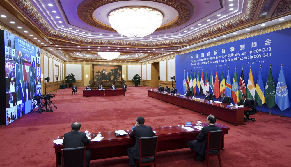 2020年6月17日，习近平在北京主持中非团结抗疫特别峰会并发表题为《团结抗疫 共克时艰》的主旨讲话。新华社记者 丁海涛 摄