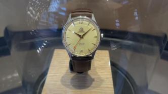 “云游”进博｜传承上海匠心，中国第一块量产手表复刻版首发