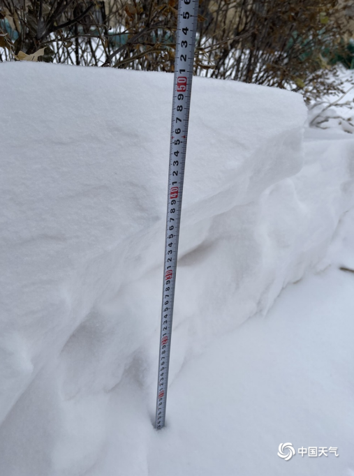 11月7日,一夜风雪过后,北京延庆部分积雪深达50厘米。中国天气网 图