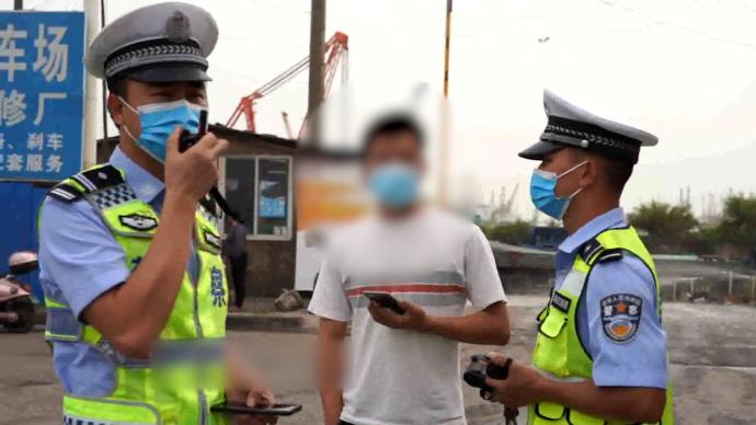 廣西欽州一男子準駕不符報哥哥名字，哥哥并無駕照