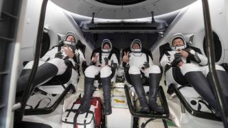 国际空间站4名宇航员搭乘“龙”飞船返回地球