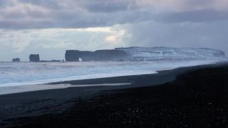 冰岛警方：一名中国年轻女子在黑沙滩遭海浪卷走身亡