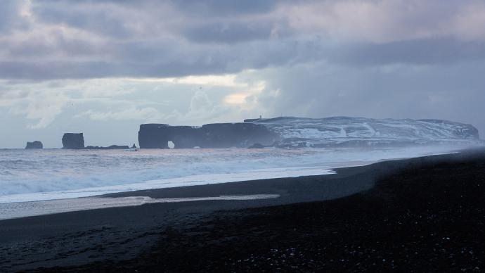 外媒：一中國游客在冰島被海浪卷走，不幸身亡