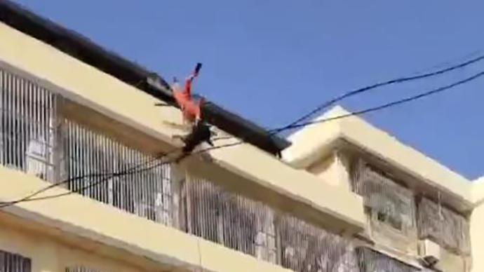 视频｜安徽消防员救轻生女子牺牲：坠落时也未曾松手