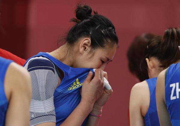 奧運會出局后顏妮遺憾落淚。