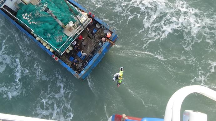 从海上救援现场到市中心医院，直升机转运重伤员半小时直达