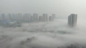 北京大雾天气：城市建筑被笼罩若隐若现