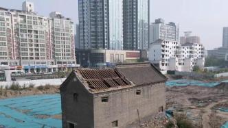 郑州百年建筑王家大院异地重建引争议，当地政府：已成危房