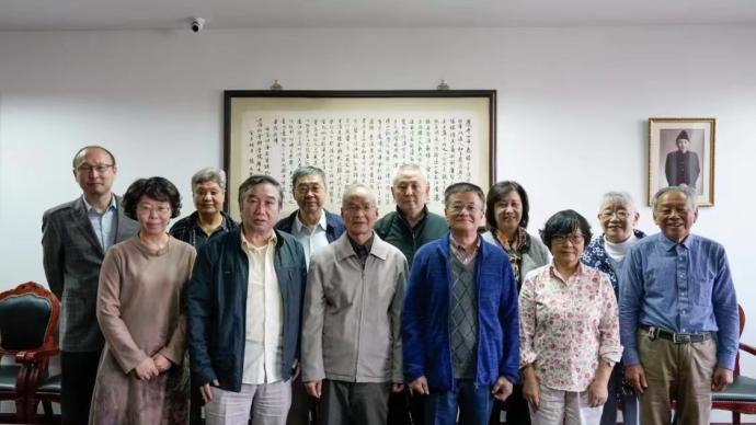 群星未曾遠去：關于上海社會科學院歷史研究所的“史園三憶”