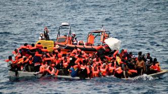 无国界医生组织在北非海域救下一艘移民船：99人获救10人窒息死亡