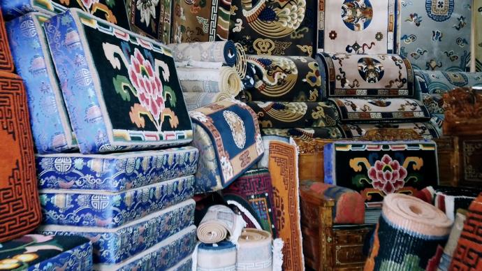 大国小镇丨藏毯小镇：手工地毯是藏族生活的一部分