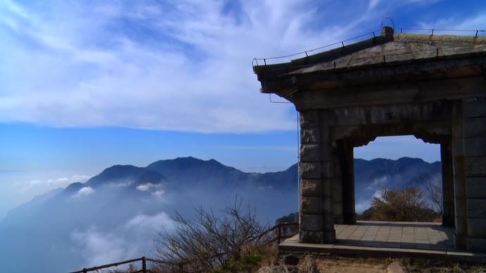 庐山五老峰：雾海晴空两重天