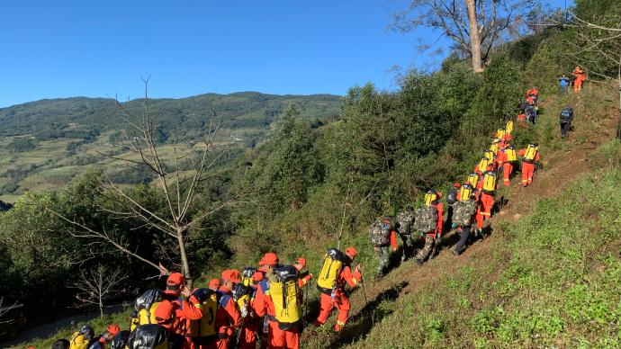 云南组建3支重装穿越组翻越哀牢山