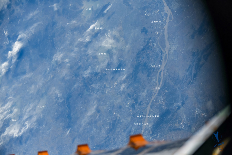 2021年11月18日，中国空间站天和核心舱，航天员王亚平从天宫拍摄的地球写真“上新”，图中清晰可见长江。标图：网友@goneless