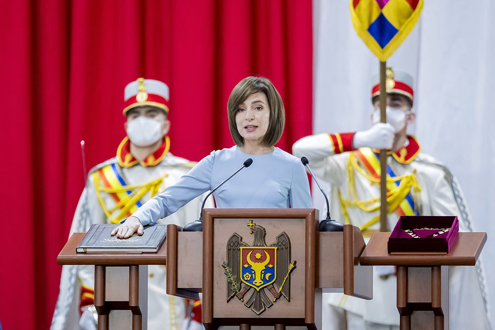 当地时间2020年12月24日， 摩尔多瓦基希讷乌，新任总统马娅·桑杜举行就职典礼。澎湃影像 图