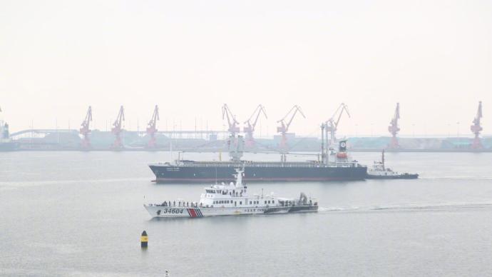 中國海警首次在我國海域內查獲外籍走私母船并罰沒