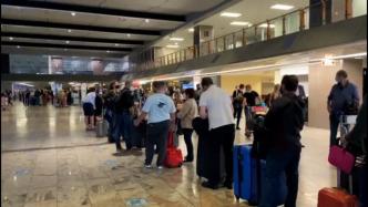 多国防新冠变异株设入境限制，南非机场涌现人潮抢搭班机回国