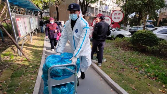 上海香樟苑中的“逆行”者：守護閉環小區，與居民聯手戰疫
