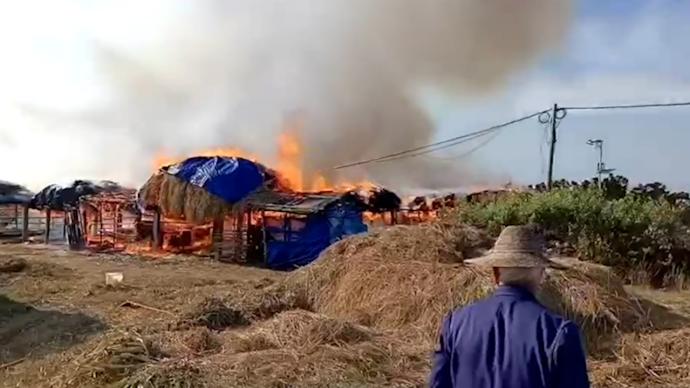 湛江某村牛棚起火烧成空架，民警：有牛被烧，已出警取证