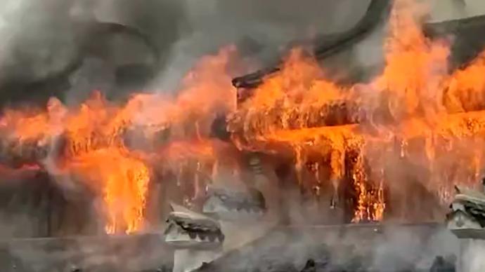 绍兴丰惠古镇木结构房屋起火，镇政府：设施用房，无人员伤亡