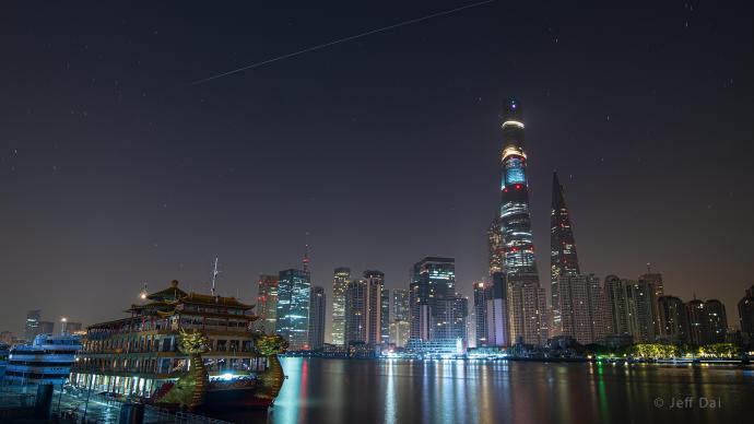 中国空间站飞过上海陆家嘴上空，未来几天都肉眼可见