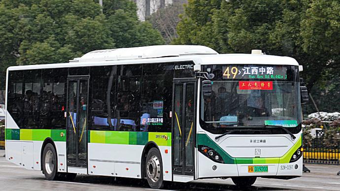 风雨兼程一路来，上海“闹市黄金”49路公交线迎75岁生日