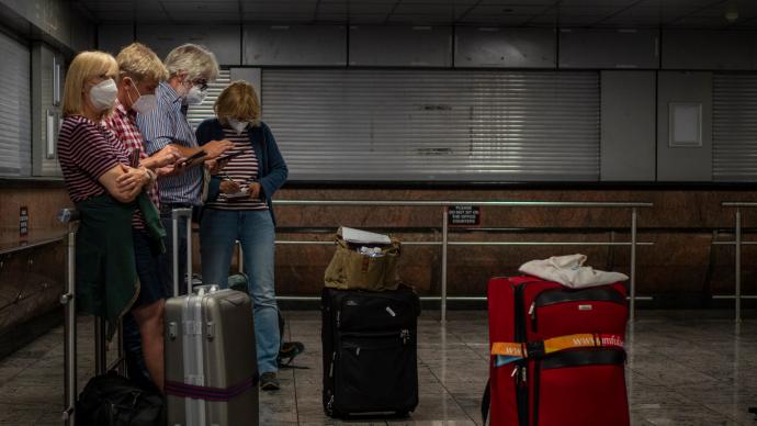 新毒株奧密克戎丨南非預(yù)警卻遭“排擠”,專家憂釋放消極信號