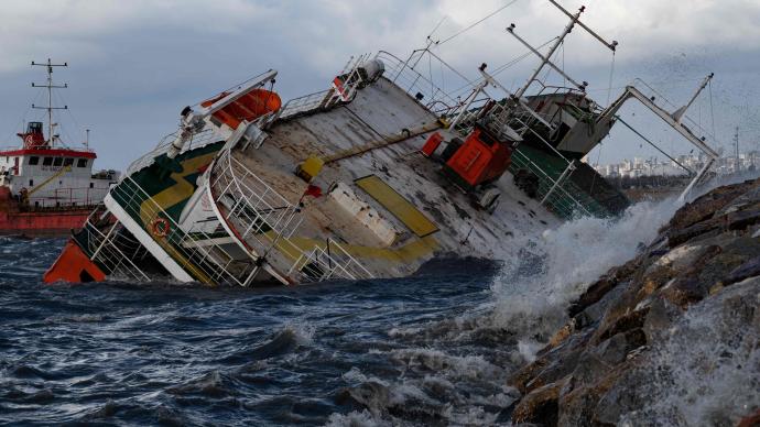土耳其遭强风袭击已致6死，海上交通被迫中断