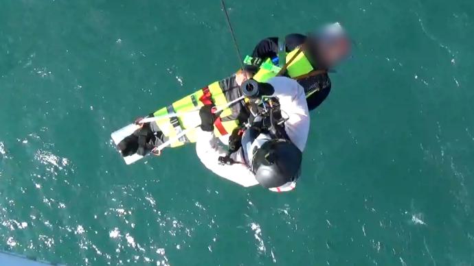 渔民突发脑出血，东海救助局直升机跨数百里直送上海瑞金医院