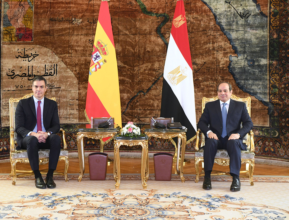 当地时间2021年12月1日，埃及开罗，西班牙首相桑切斯访问埃及，与埃及总统会晤并且举行新闻发布会。