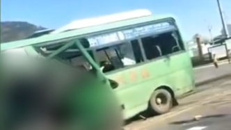 安徽潜山中巴与大货车相撞致8死3伤：涉事中巴为农班车辆