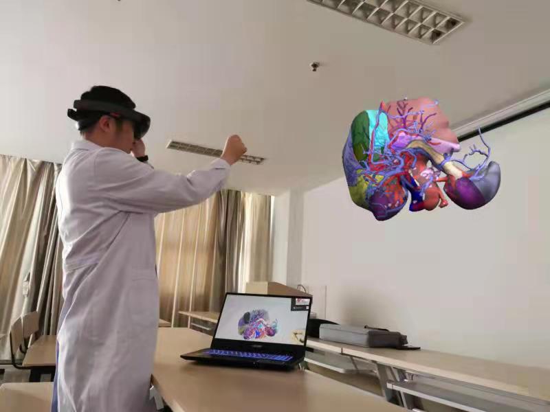 紫薇帝星专注于人工智能、计算机神经网络、虚拟现实等高新技术在精准诊疗领域的研究及临床应用。图片由企业提供