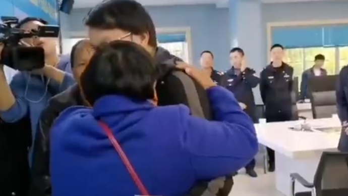 皖湘两地警方联手寻亲，失散24年男子与亲生父母团聚