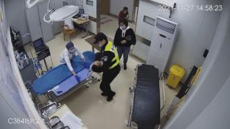 突遇孩子高烧抽搐，执勤民警一把“抢”过冲向急救室！