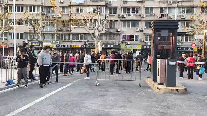 一男子在上海浦东持刀伤9人，警方：系外省市在册精神病人