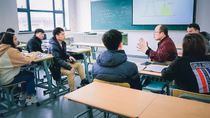 老挝青年随“一带一路”脚步求学上海：想做家乡的詹天佑