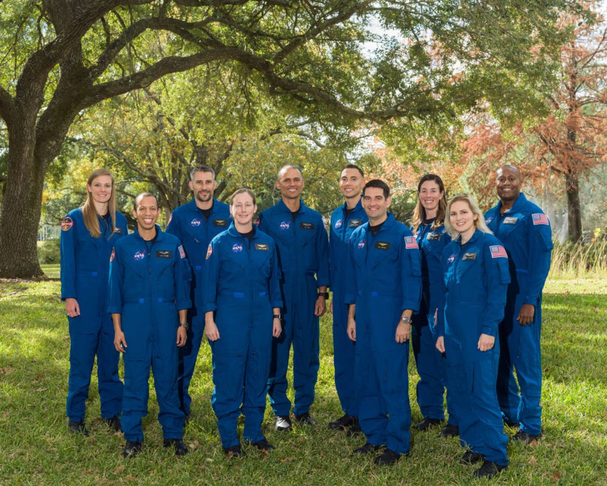 NASA选出10名预备宇航员：6男4女，年龄32-45岁