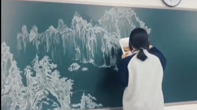 高一女孩用粉笔画出《赤壁图》，父亲：没想到画这么好