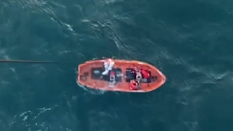 视频丨烟台海域货船沉没：8级海风下营救3人