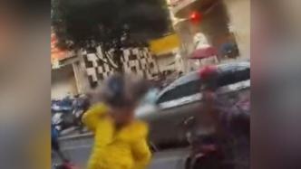 男子酒后駕車被查，在交警面前尬舞打醉拳