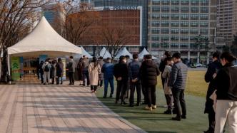 确诊和重症病例激增，“与新冠共存”的韩国重新收紧防疫措施
